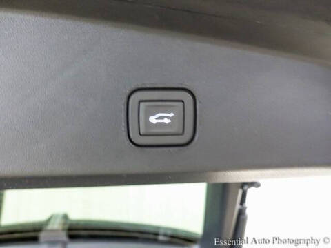 2025 Cadillac LYRIQ Luxury 2