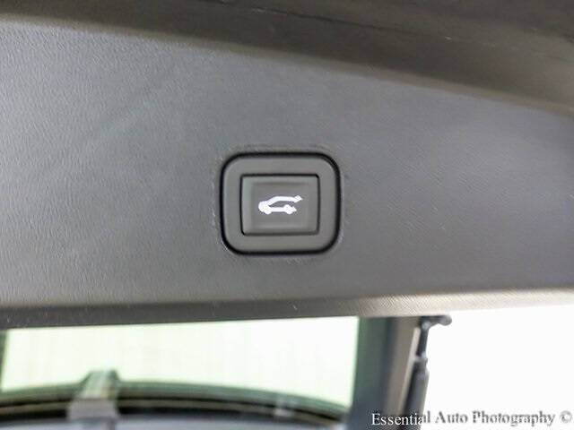 2025 Cadillac LYRIQ Luxury 2