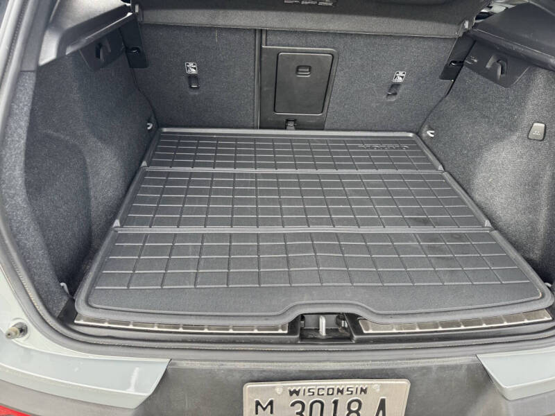 2024 Volvo XC40 B5 Plus Bright Theme