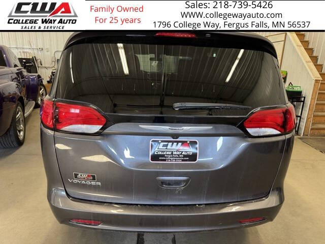 2021 Chrysler Voyager LX