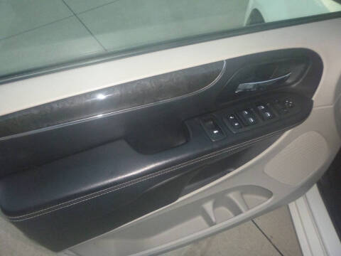 2013 Chrysler Town and Country Touring-L