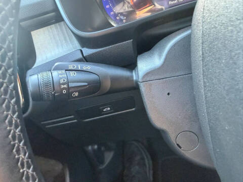2024 Volvo XC40 B5 Plus Bright Theme