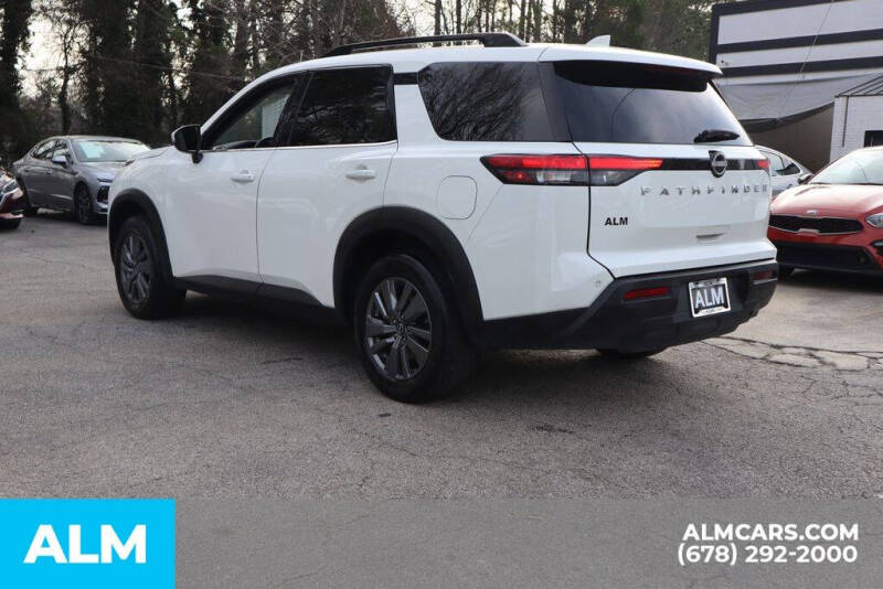 2025 Nissan Pathfinder SV
