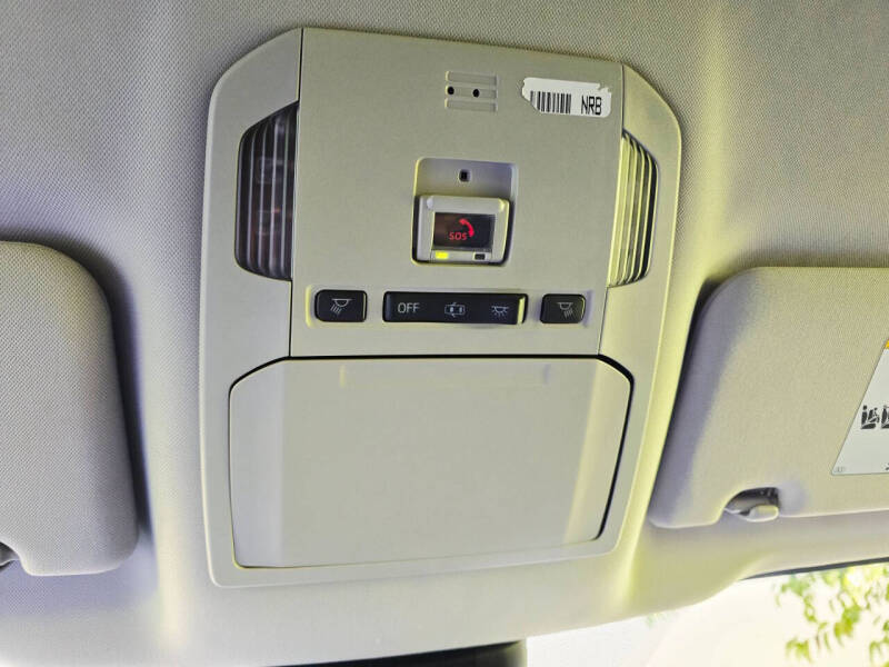 2020 Toyota Highlander LE