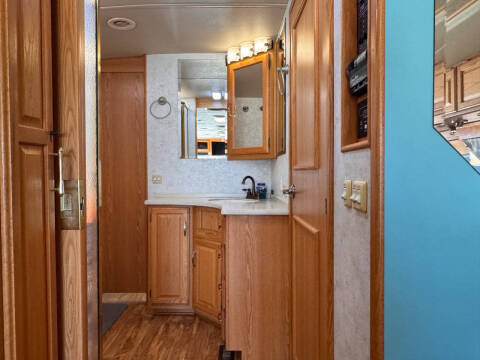 2005 Winnebago Journey