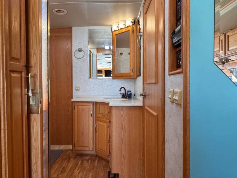 2005 Winnebago Journey