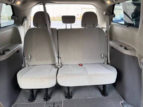 2020 Toyota Sienna LE 8-Passenger