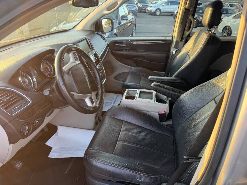 2014 Chrysler Town and Country Touring