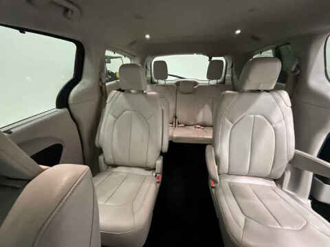 2017 Chrysler Pacifica Touring-L Plus