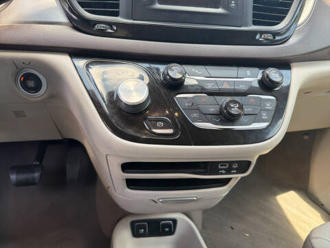 2017 Chrysler Pacifica Touring-L