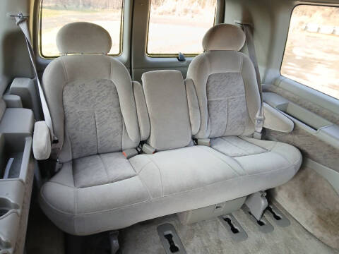 2001 Chevrolet Express G1500 LT