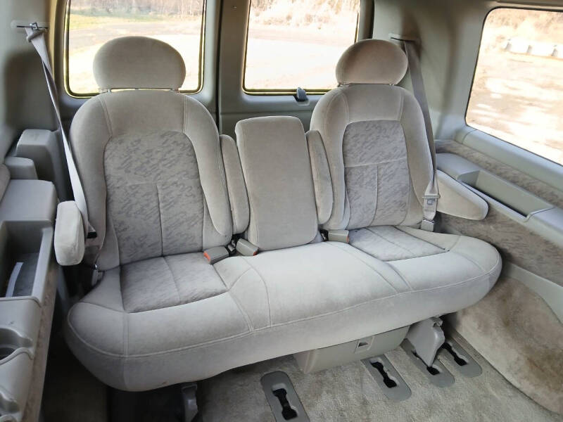 2001 Chevrolet Express G1500 LT