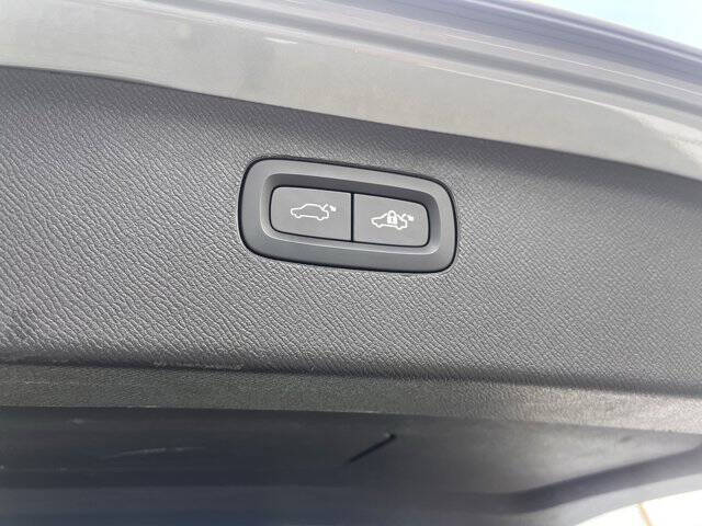 2024 Volvo XC90 Recharge T8 Ultimate Bright Theme 7P