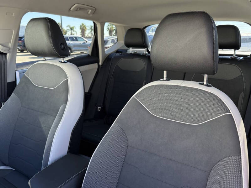 2026 Volkswagen Taos SE