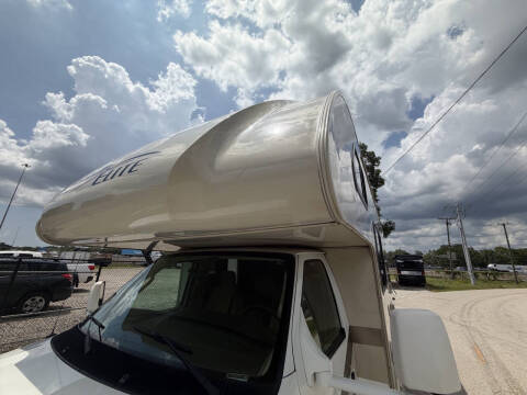 2017 Thor Motor Coach Freedom Elite