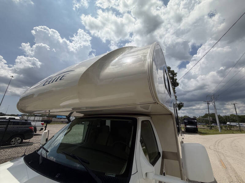 2017 Thor Motor Coach Freedom Elite