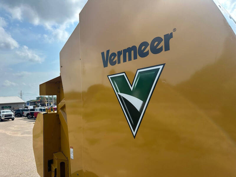 2015 VERMEER 605N