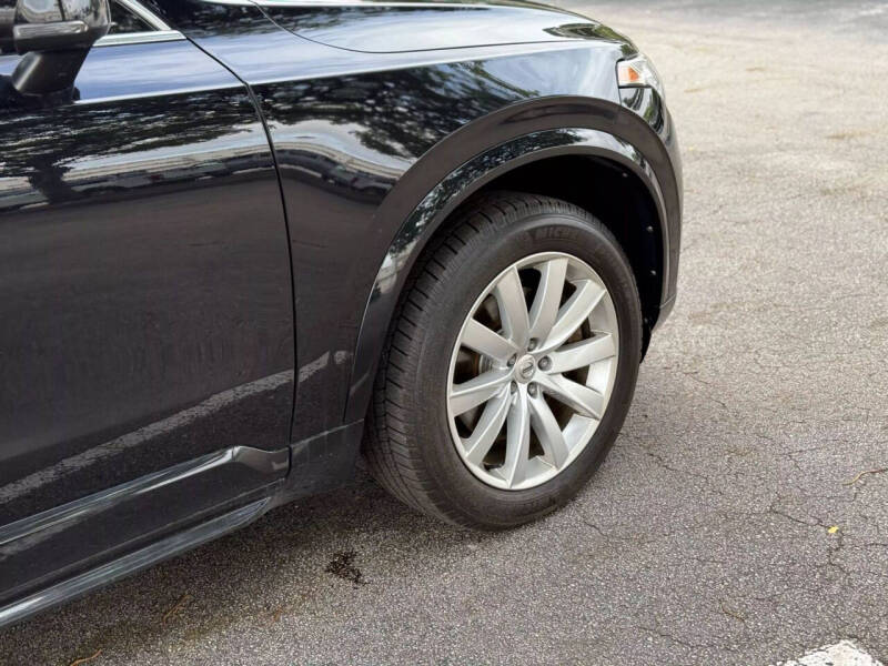 2016 Volvo XC90 T6 Momentum