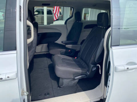 2023 Chrysler Voyager LX