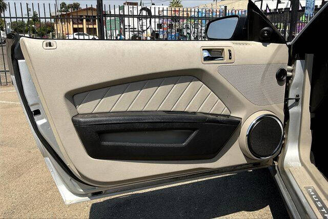 2010 Ford Mustang V6