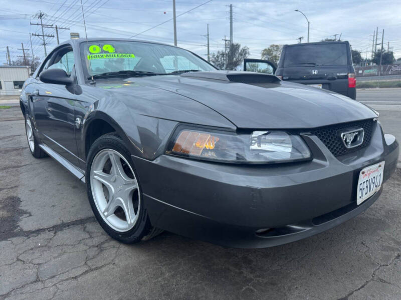 2004 Ford Mustang GT Deluxe's photo