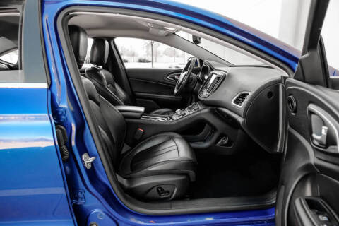 2017 Chrysler 200 Limited Platinum