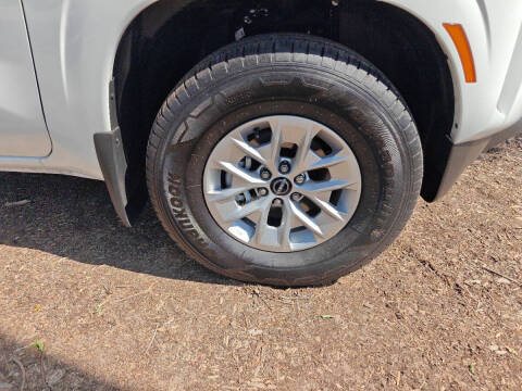 2024 Nissan Frontier SV