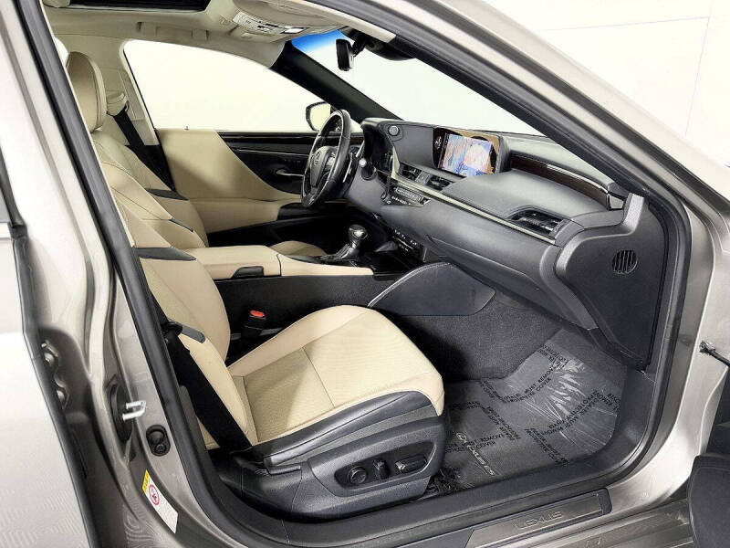 2019 Lexus ES 300h