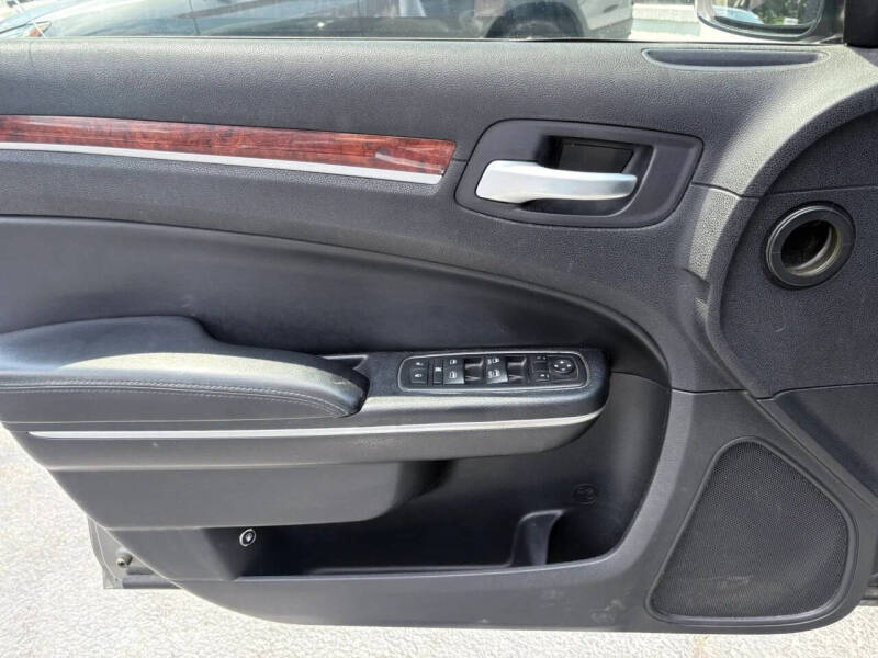2012 Chrysler 300 Limited
