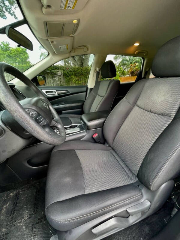 2019 Nissan Pathfinder S