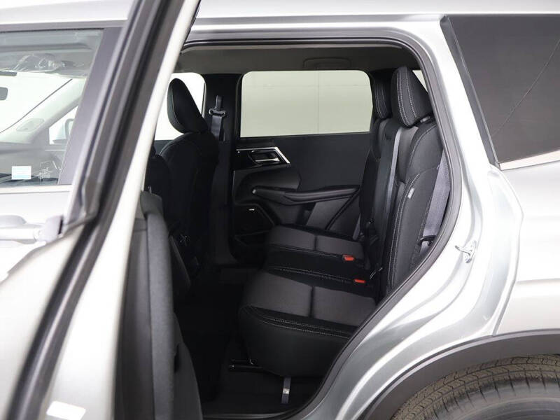 2026 Mitsubishi Outlander ES
