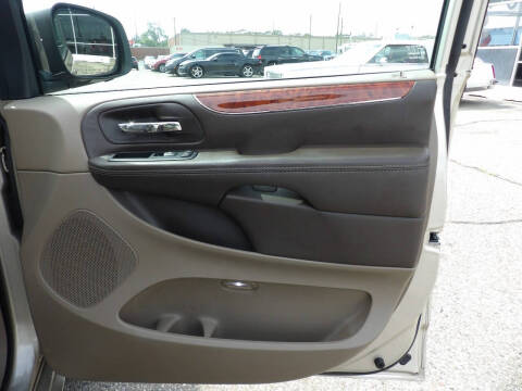 2015 Chrysler Town and Country Touring