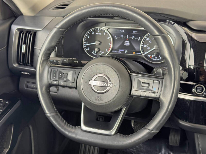 2023 Nissan Pathfinder SL