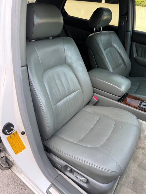 1997 Lexus LS 400 Coach