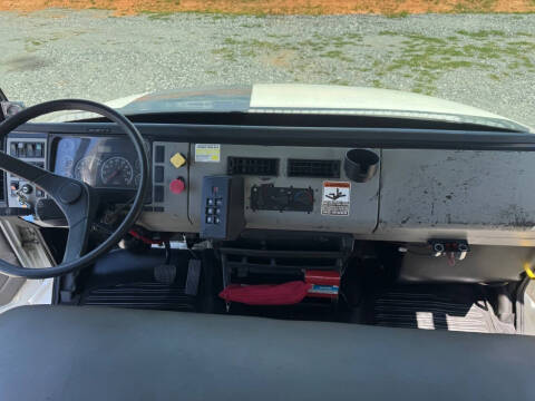 2003 Freightliner FL70