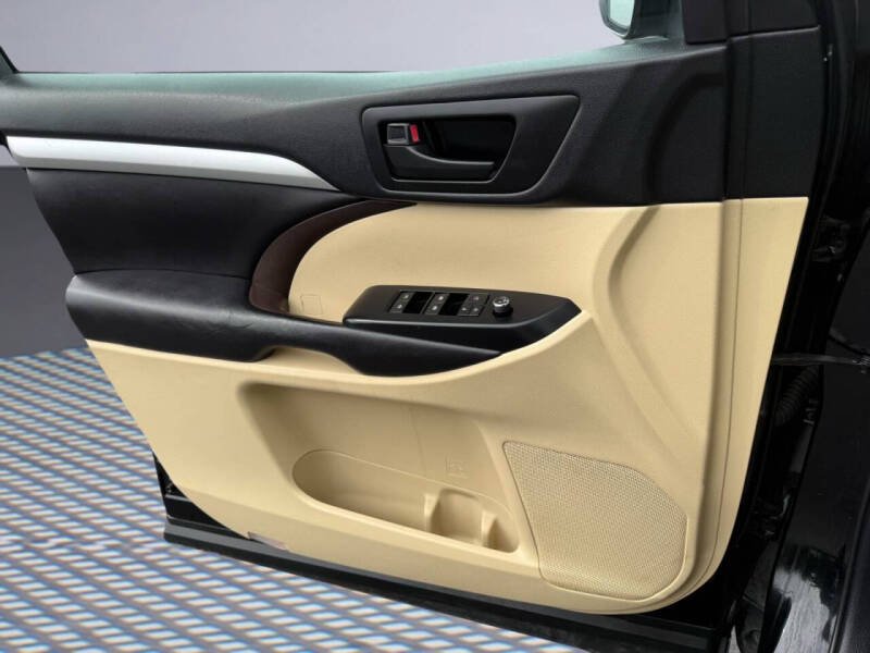 2016 Toyota Highlander LE