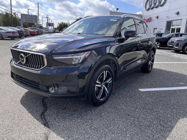 2025 Volvo XC40 B5 Core Bright Theme