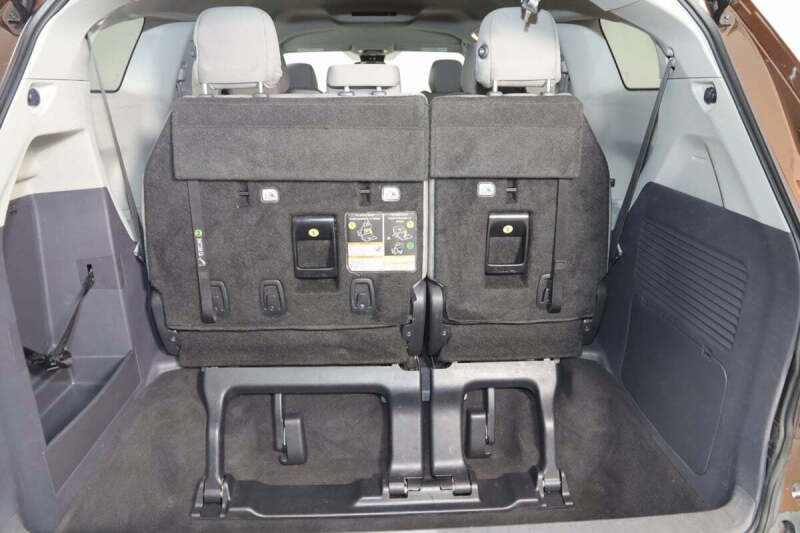 2021 Toyota Sienna LE 8-Passenger