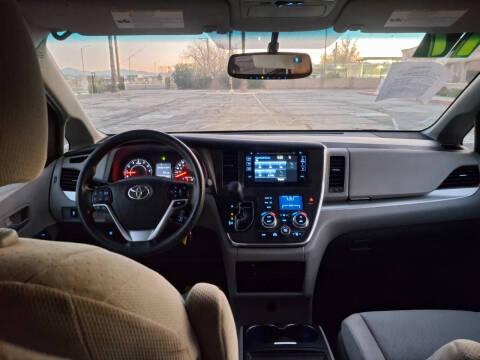 2017 Toyota Sienna LE 8-Passenger