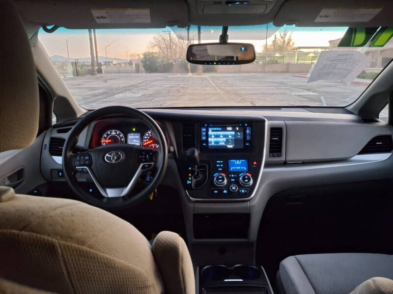 2017 Toyota Sienna LE 8-Passenger