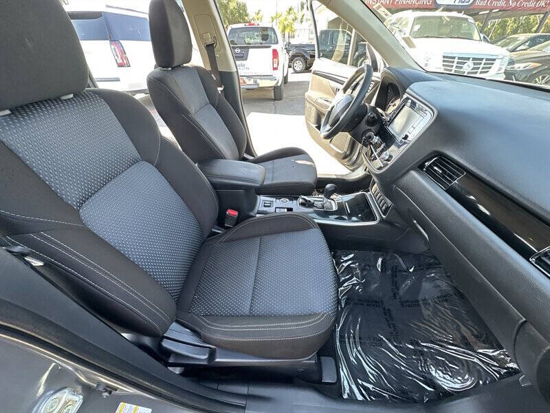 2020 Mitsubishi Outlander SE