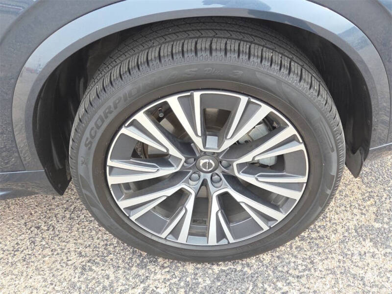 2021 Volvo XC90 T6 Momentum 7-Passenger