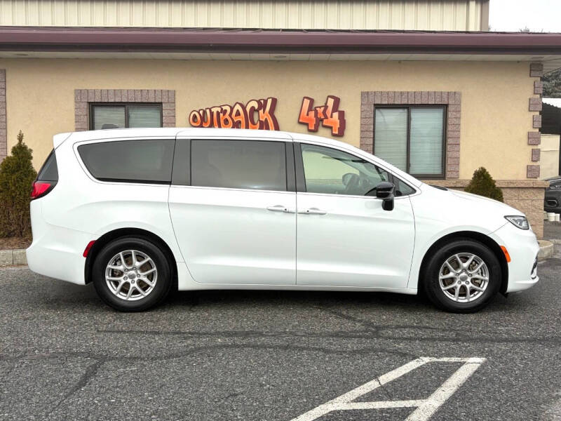 2024 Chrysler Pacifica Touring L