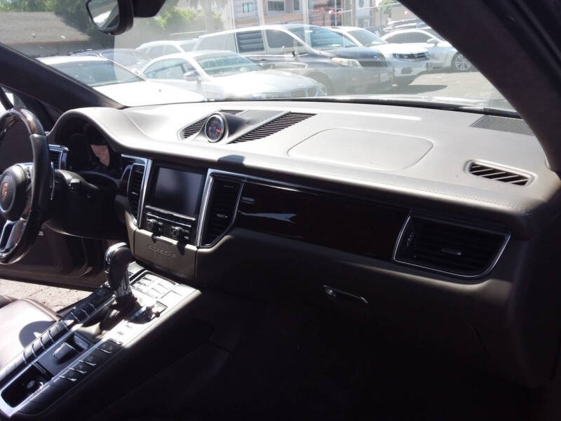 2015 Porsche Macan Turbo