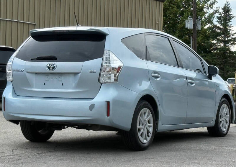 2013 Toyota Prius v Two