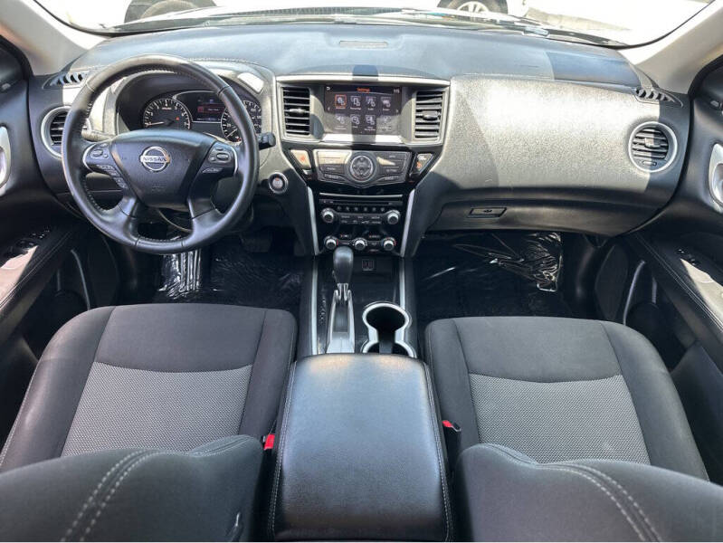 2020 Nissan Pathfinder SV