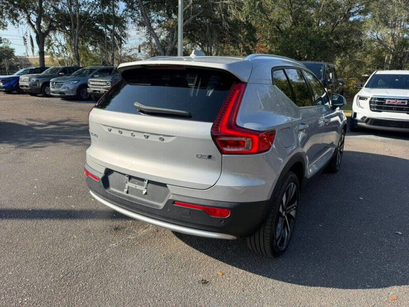 2025 Volvo XC40 B5 Plus Bright Theme