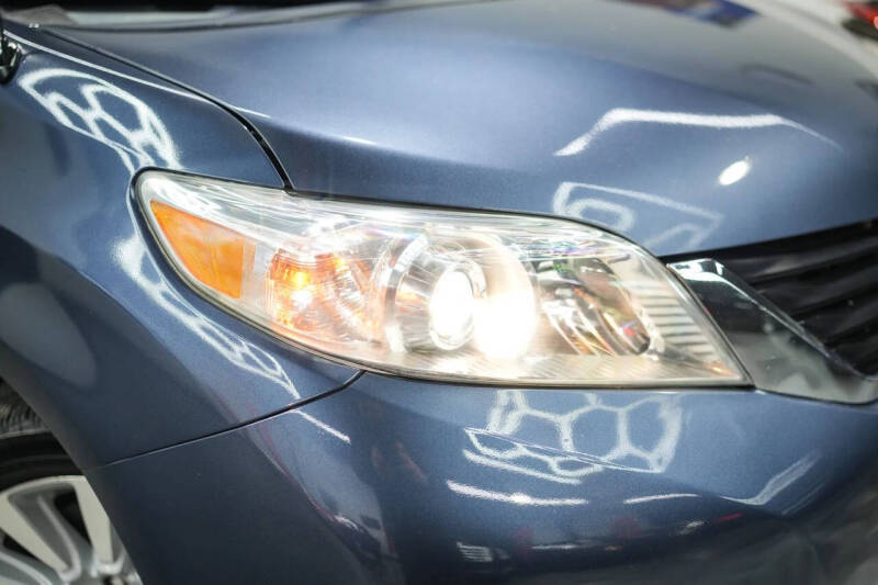 2013 Toyota Sienna LE 7-Passenger