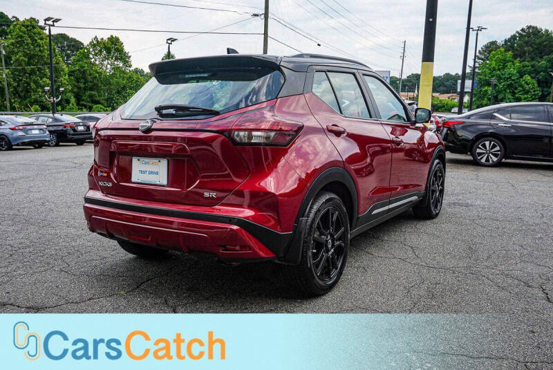 2022 Nissan Kicks SR