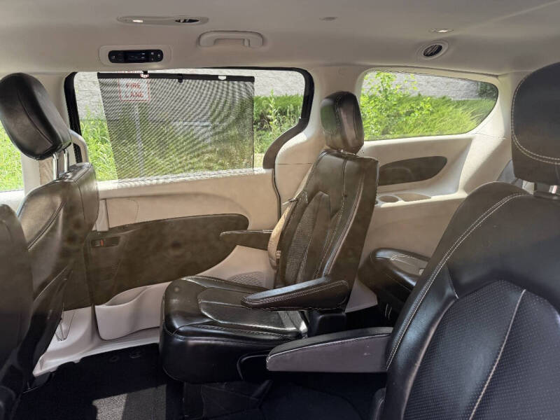 2020 Chrysler Voyager LXi